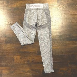 Super cute, gym shark, gray leggings